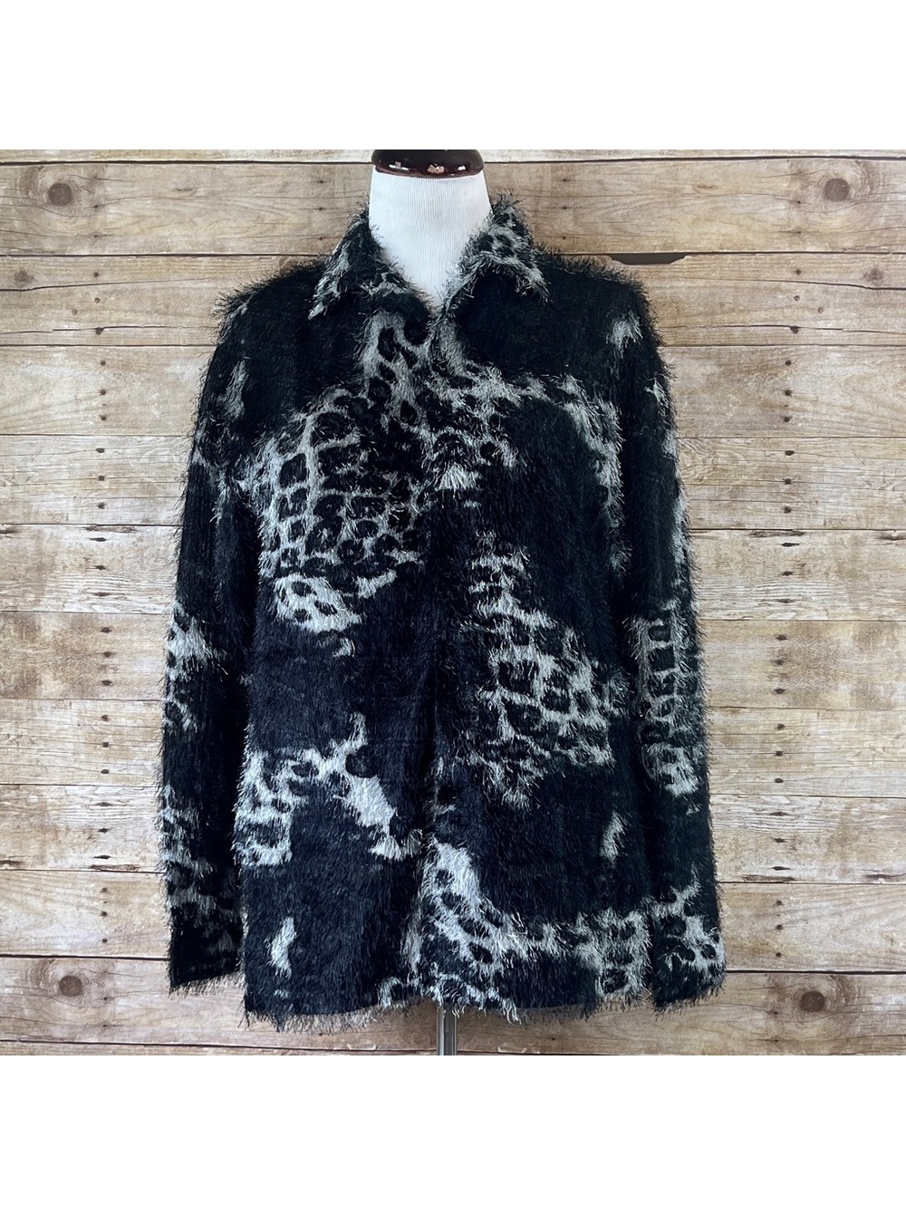 Malta Women's Leopard Print Eyelash Fuzzy Button-Down Shirt Size M